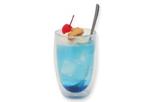 びわ湖ブルーのクリームソーダ
